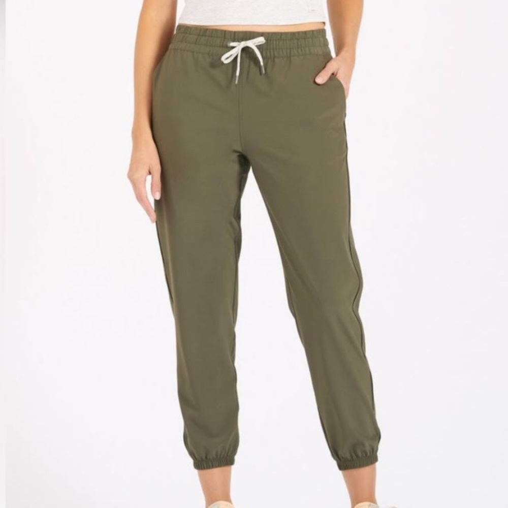 Vuori Weekend Jogger in Oregano